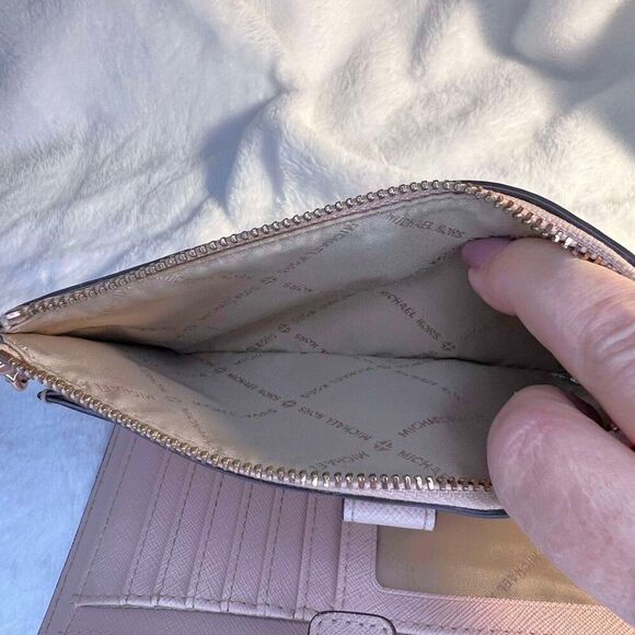 Michael Kors Jet Set Travel double Zip Wristlet - Picture 9 of 15